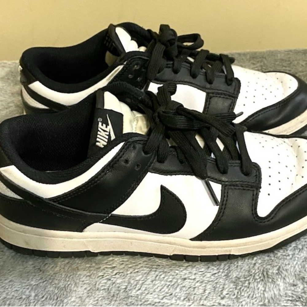 Nike Women's Black and White Sneakers